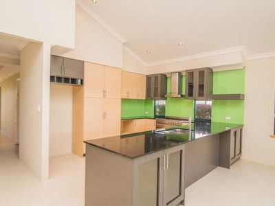31 Birmingham Parade, Piara Waters