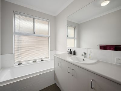 26 Calvera Gardens, Piara Waters