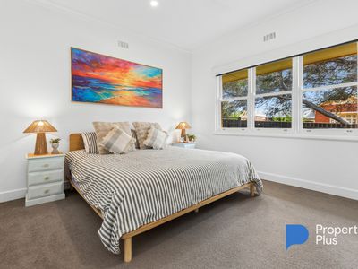 8 Clifton Street, Charlton