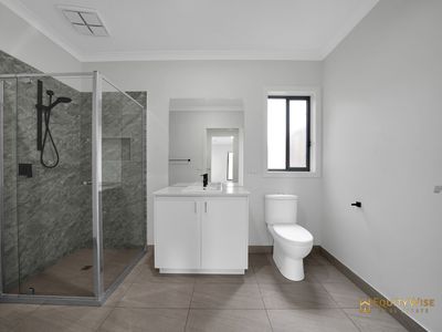 47 Surround Drive, Mambourin