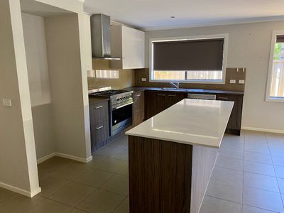 8 Viaduct Parade, Truganina