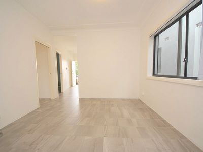 4 / 72-76 The Horsley Drive, Carramar