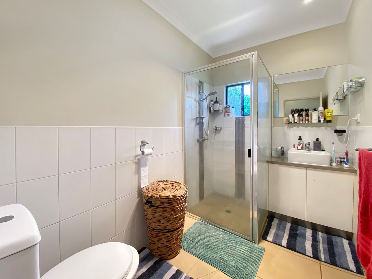 2 Larfield Close, Atherton