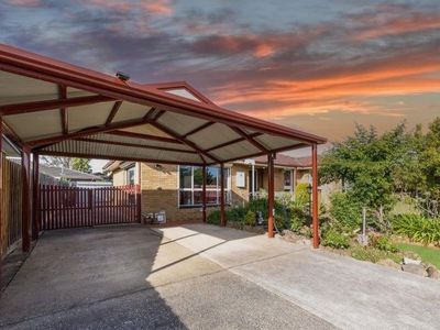 2 Laraine Place, Melton West