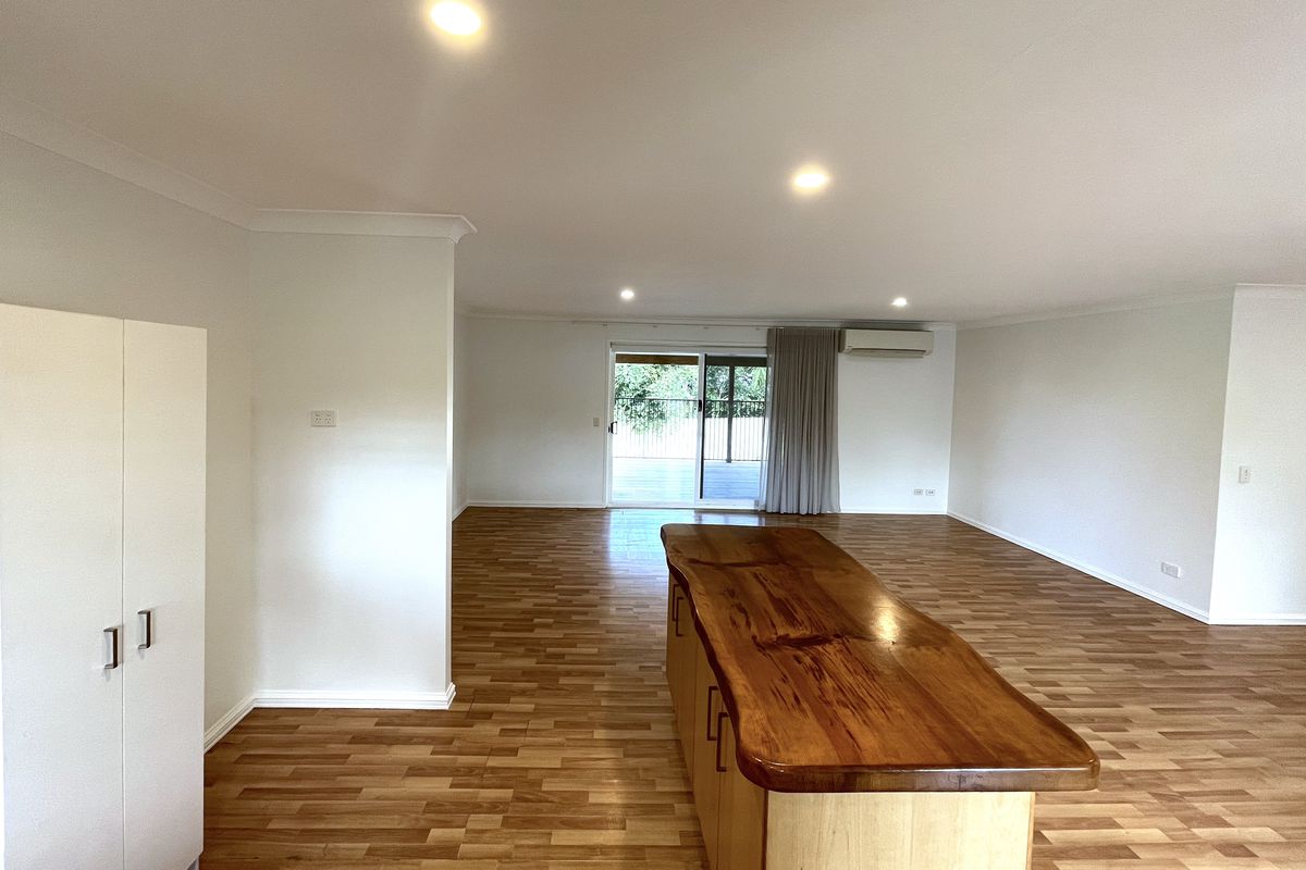 19 Narooma Place, Helensvale