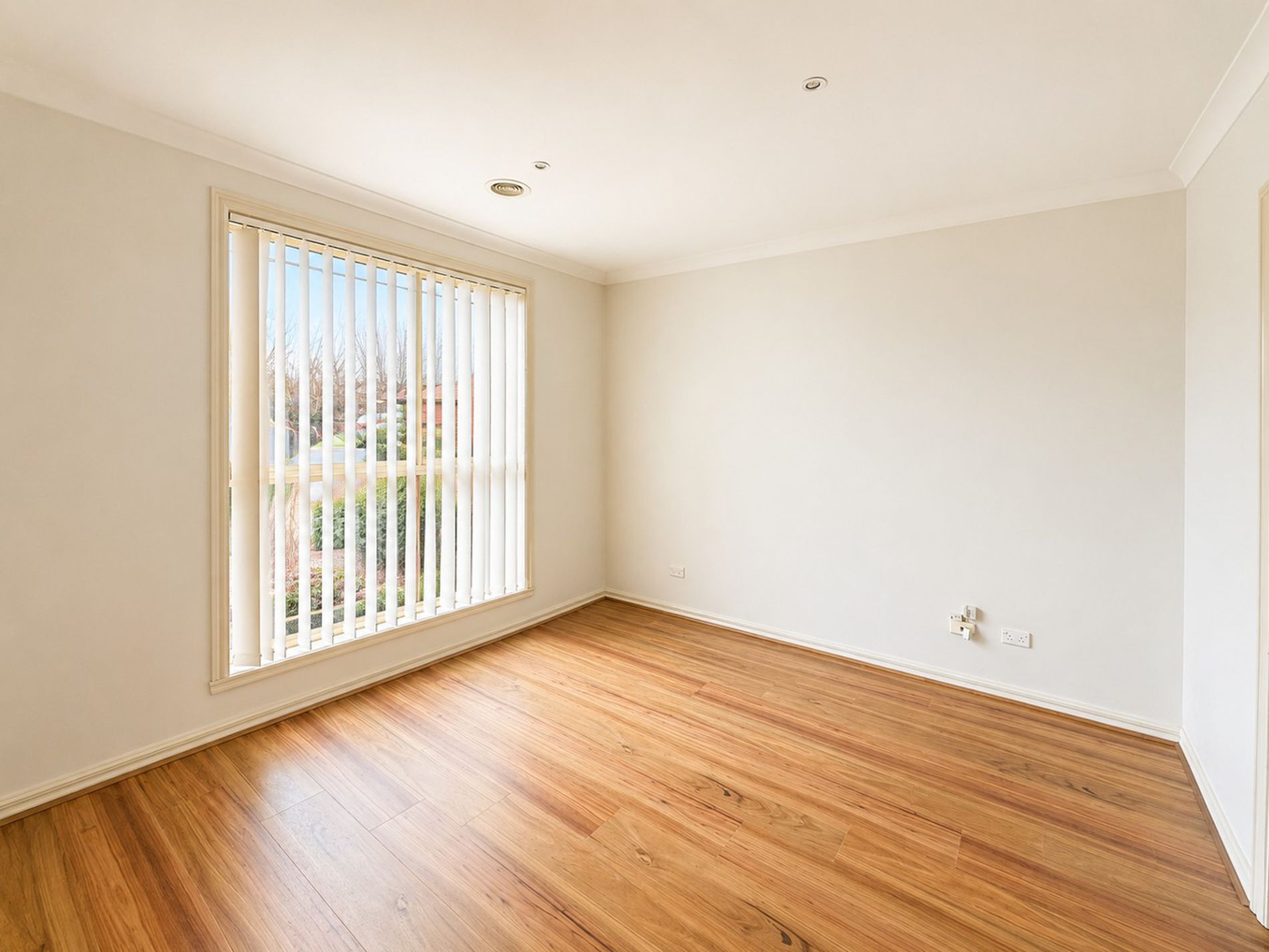 2 / 96 Thames Boulevard, Werribee