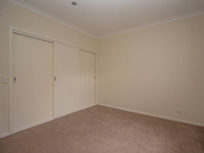 2 / 77 Cambridge Drive, Mansfield