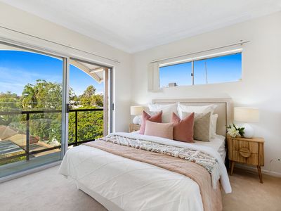 12 / 159 Clarence Road, Indooroopilly