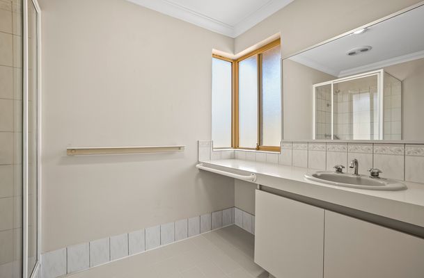 16 Frigate Close, Waikiki