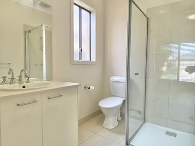 28 Miniata Way, Manor Lakes