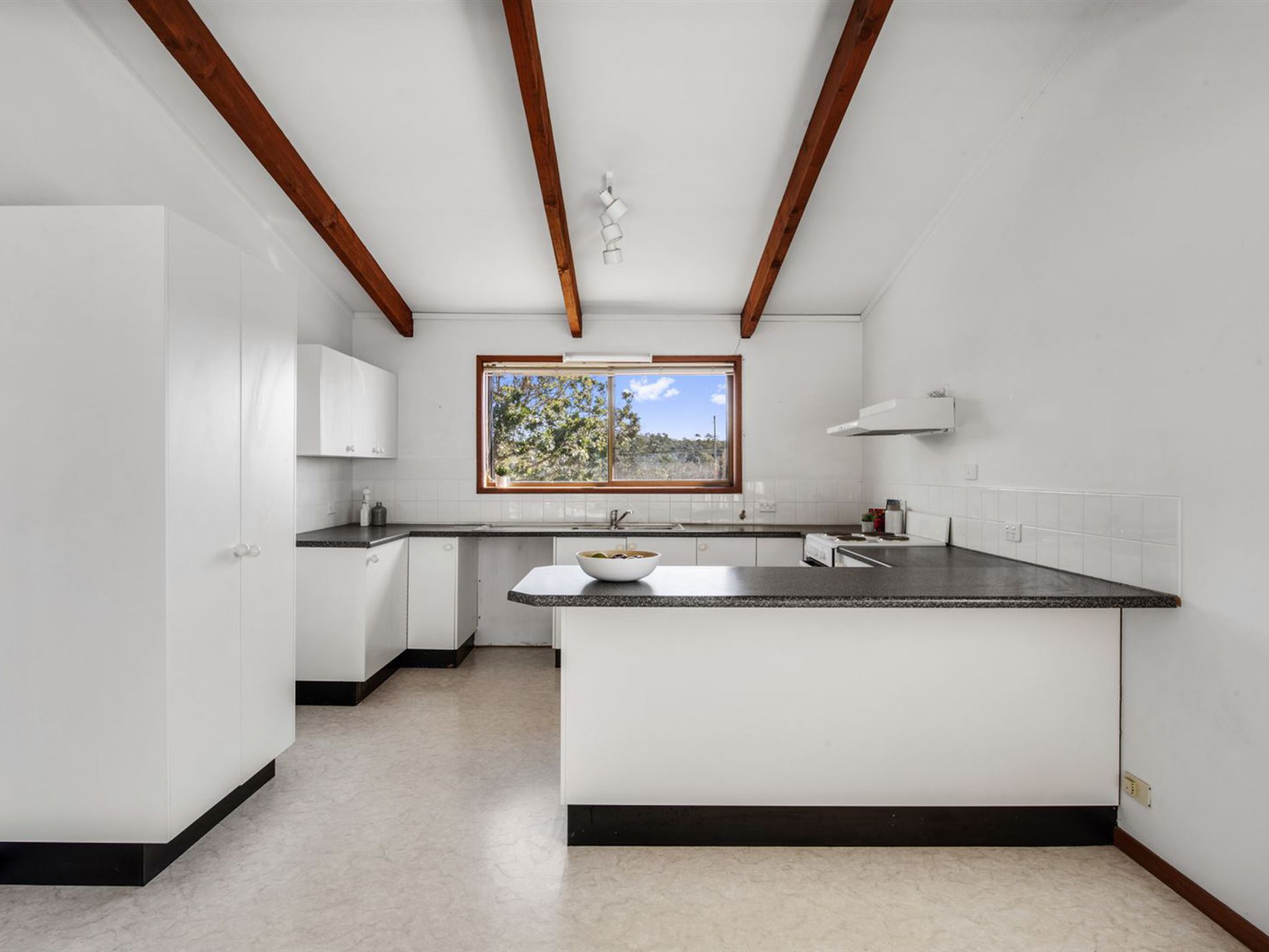 27 Torquay Drive, Lake Tabourie