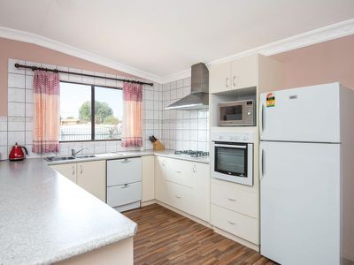 1 Broadarrow Road, Kalgoorlie