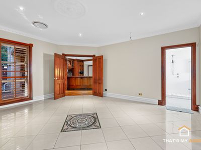 5 Strathwallen Close, Macquarie Links