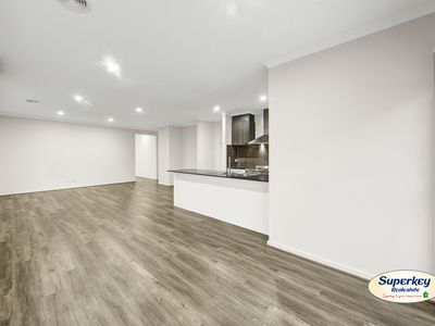 35 Surround Drive, Mambourin