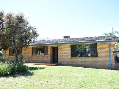 13 Mengarvie Road, Parkes