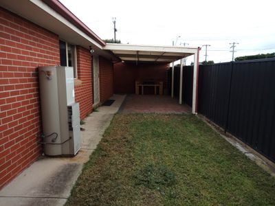2 / 1 Narebar Street, Bell Park