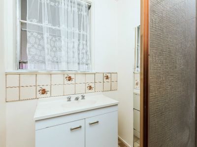 10 Centenary Crescent, Werribee