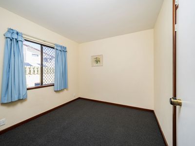 4 / 9 Lockhart Street, Como