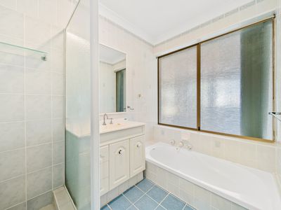 12 Placid Court, South Lake