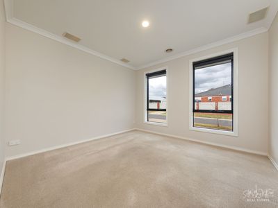 33 WHITELEY CIRCUIT, Baranduda