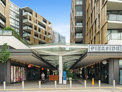 1 / 27 Bennelong Parkway, Wentworth Point