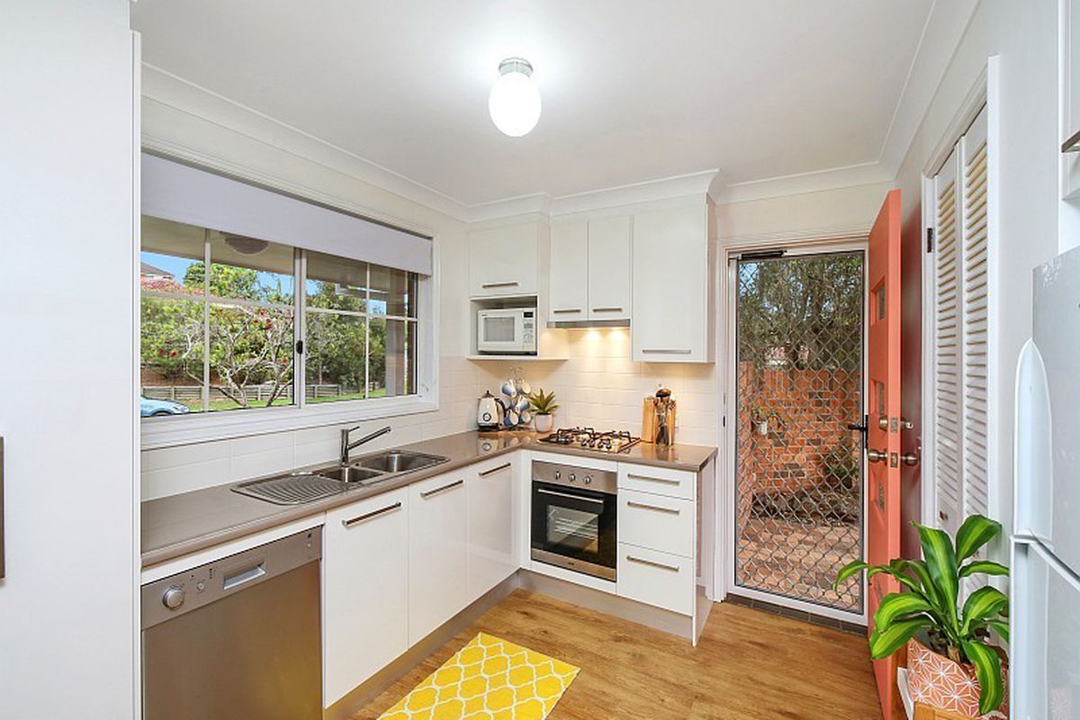 1 / 1 White Cedar Close, Green Point