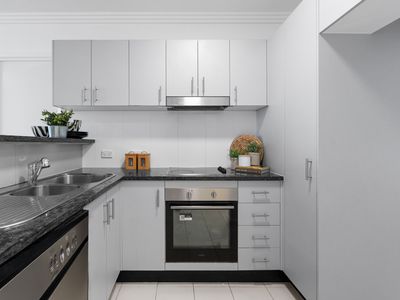 27 / 136  Marine Parade, Southport