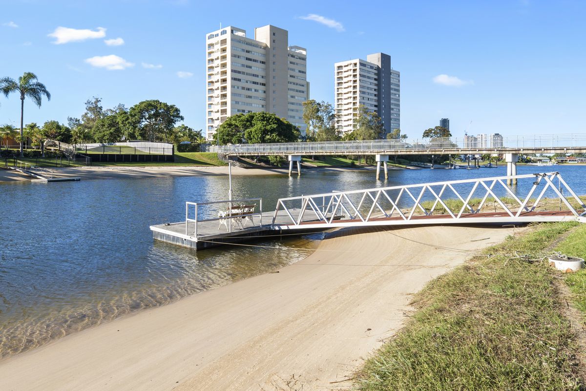 2 / 22 Dunlop Court, Mermaid Waters
