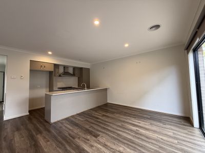 92 Treeve Parkway, Werribee