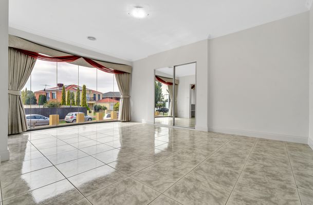 37 Tiffany Crescent, Roxburgh Park