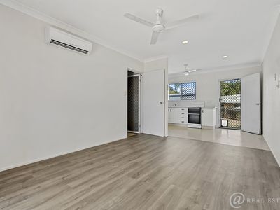 1 / 4 Toos Close, Cooee Bay