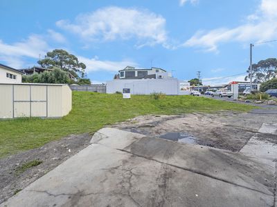 1 Garnet Avenue, Coles Bay