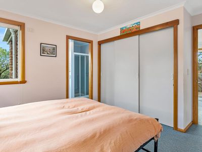 9 Ocean Grove, Carlton