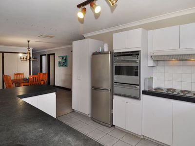 9 Compton Court, Hannans