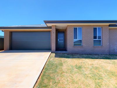 7 Pelagic Court, Dubbo