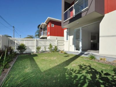 2 / 2 Howsan Street, Mount Gravatt East