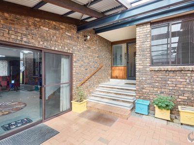 28 Hillside Crescent, Kianga
