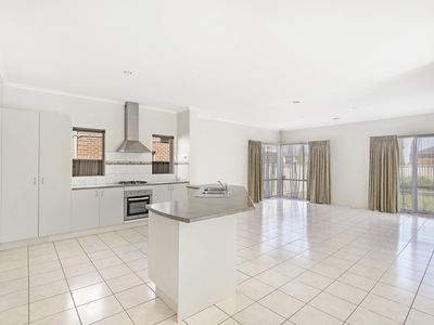 8 Dewvale Place, Craigieburn