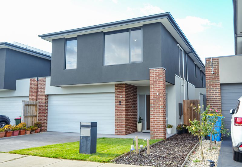 8 Maserati Way, Cranbourne East VIC