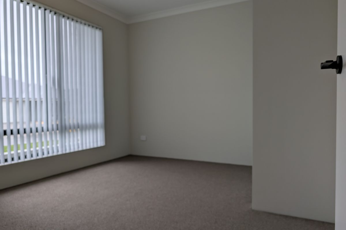 17 Stinear Street, Champion Lakes