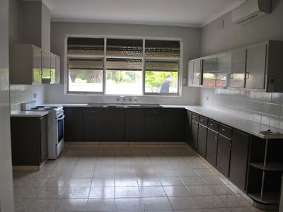 12 English Drive, Millicent