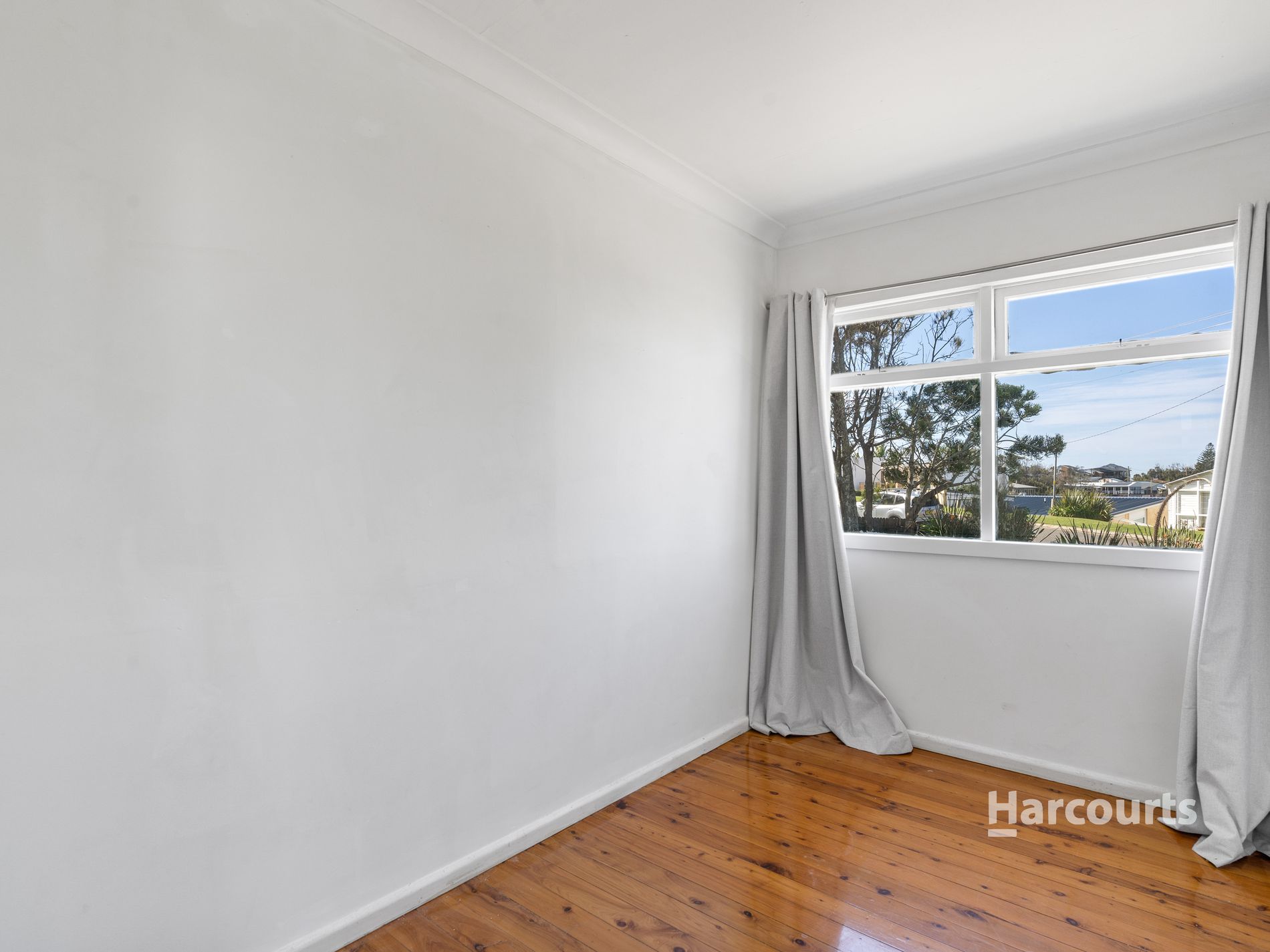 56 Sunset Strip, Manyana