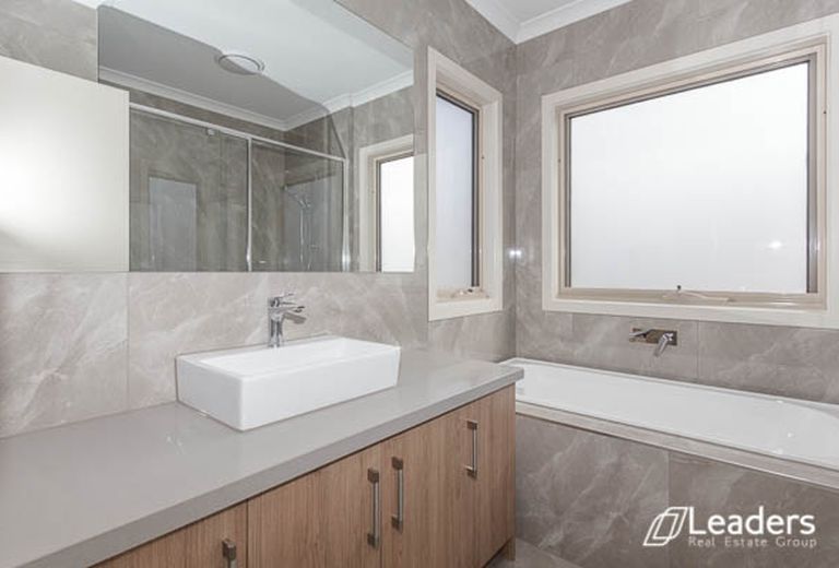 1 / 4 BOX AVENUE, Forest Hill
