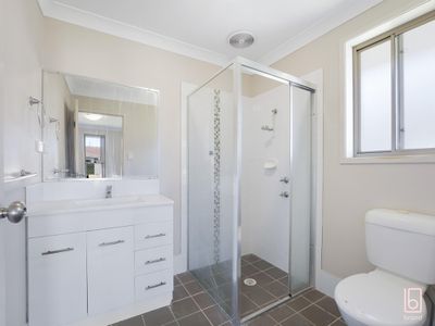 5 Dahlia Avenue, Hamlyn Terrace