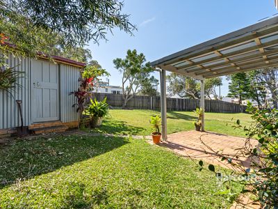 56 Sunset Strip, Manyana