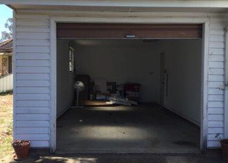11 Mckevitte Ave, East Hills