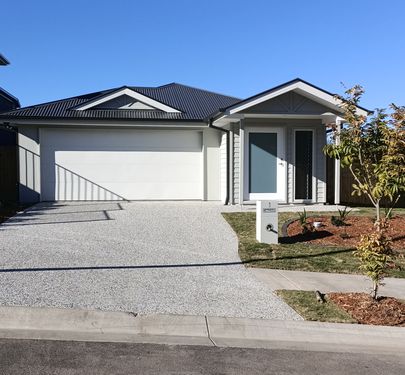 3 Sandra Circuit, Deebing Heights