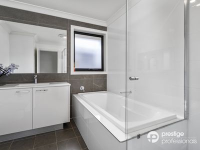 4 Bartholomew Circuit, Moorebank