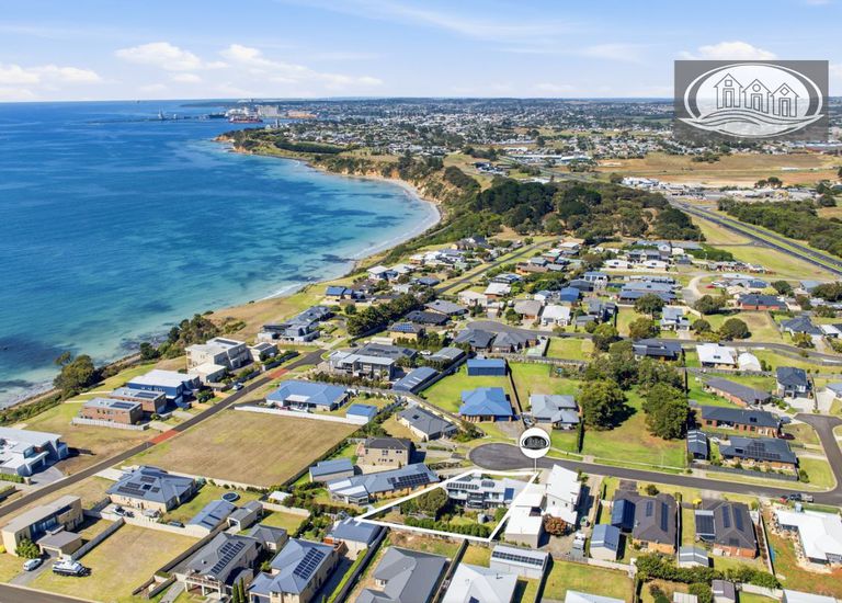 8 Aquarius Court, Portland North