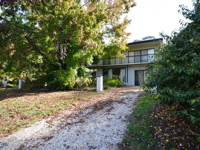 8 Vails Road, Tawonga South
